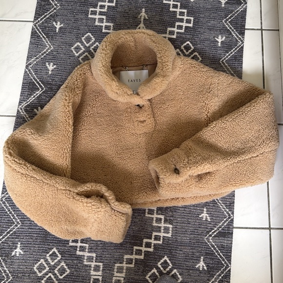 Eaves Revolve Mia Pullover Sweater Jacket Beige Sherpa Cropped - Picture 2 of 10